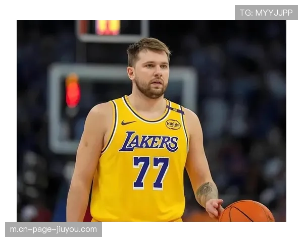 独行侠欧文无球适配：得分后卫在东契奇体系中承担的接球投篮与弱侧突击角色转型